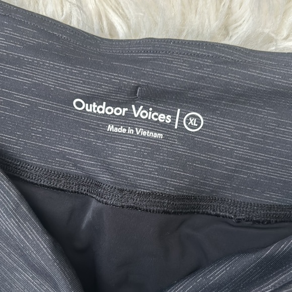 Outdoor voices Hudson black 2.5 inch shorts - Picture 8 of 9